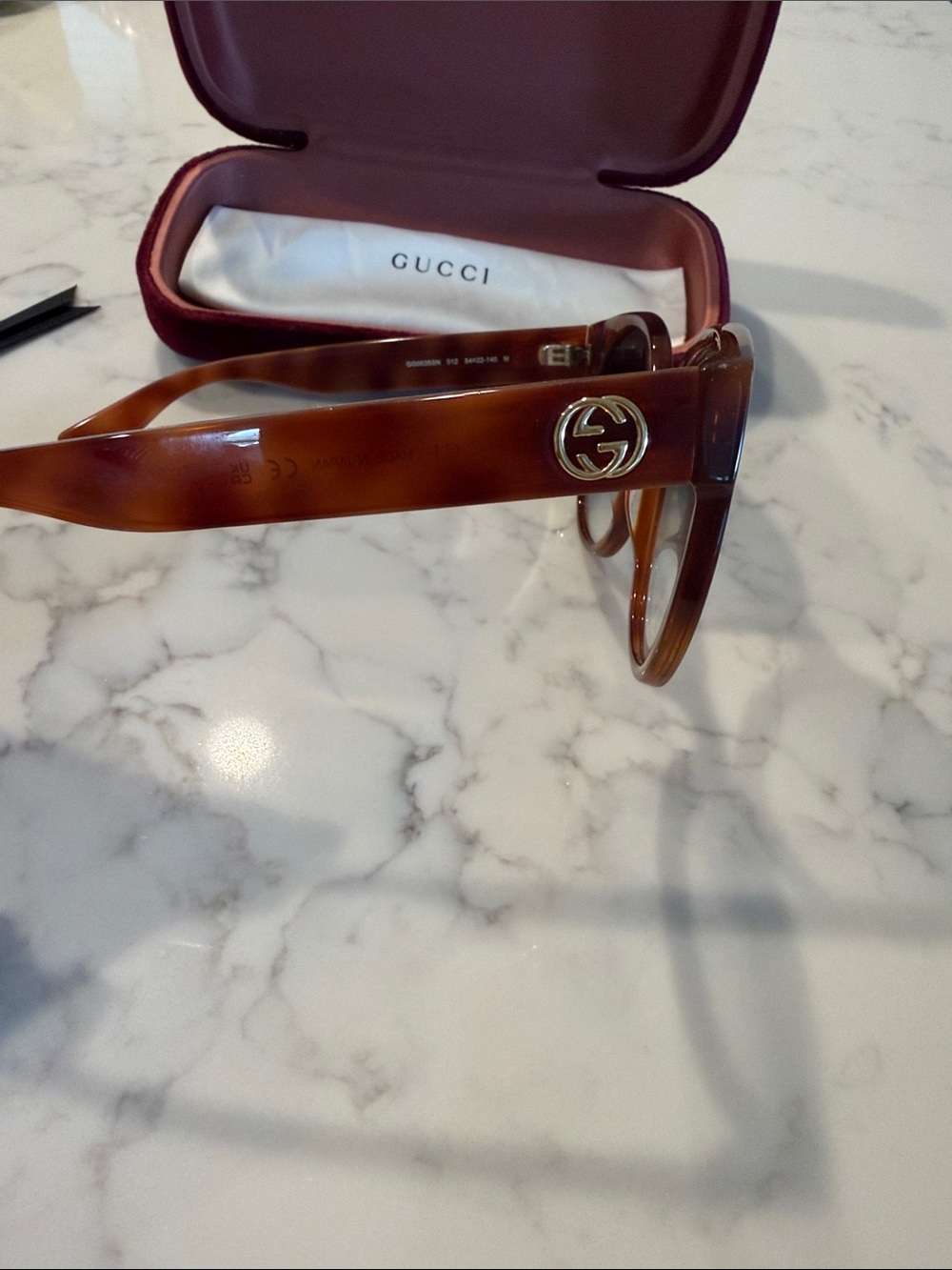 Gucci Tortoiseshell Round Women's Sunglasses with Burgundy soft and hard case - Picture 7 of 8